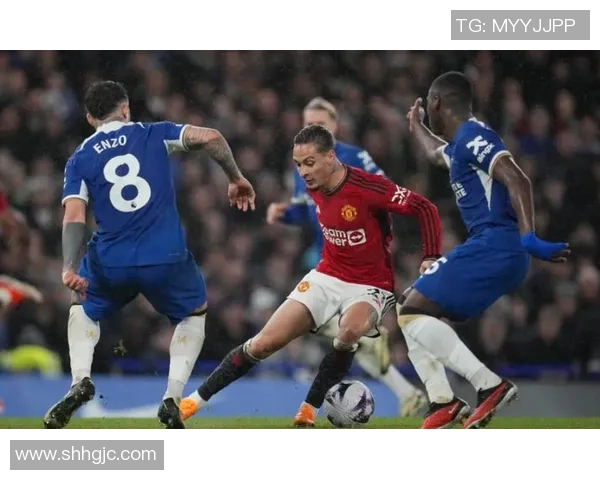 英超经典对决曼联逆转巴萨补时绝杀全场沸腾