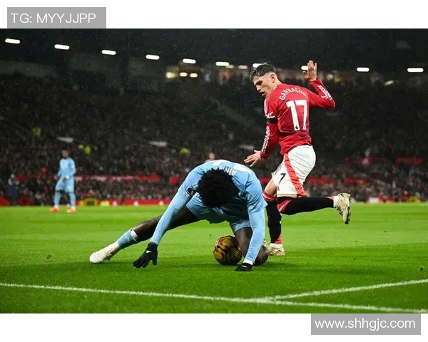 英超激战：拜仁狂胜皇马6比2全场沸腾的瞬间解析