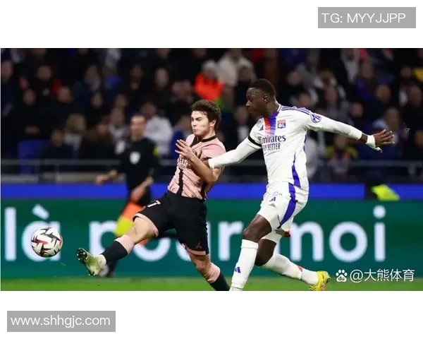 友谊赛精彩回顾：多特蒙德与那不勒斯战成平局乌龙球引发全场欢呼