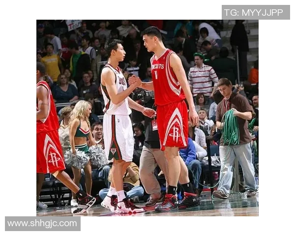 姚明出场音响起瞬间球迷热情高涨的激动时刻