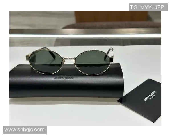 姚明明与YSL的时尚碰撞探索运动与奢华的完美结合