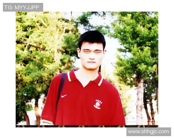 姚明鬼脸图文揭秘：篮球巨星背后的幽默与个性展现