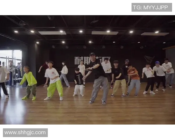 西安街舞队创下耐力新纪录引领街舞潮流新风尚