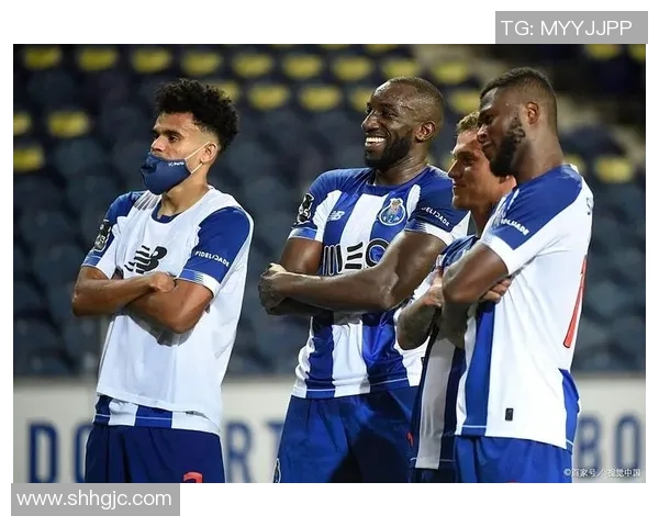 友谊赛精彩对决本菲卡与波尔图战成平局全场沸腾瞬间回顾