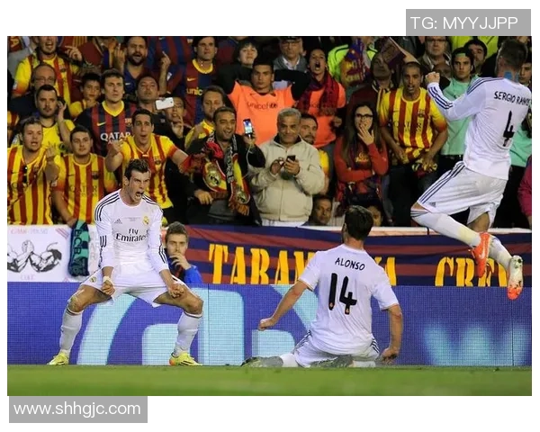 国王杯激战皇马与曼城战成平局补时进球引发全场狂欢 国王杯激战皇马与曼城战成平局补时进球引发全场狂欢