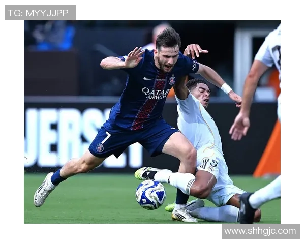 西甲激战：多特蒙德与巴黎圣日耳曼战成平局帽子戏法引爆全场激情