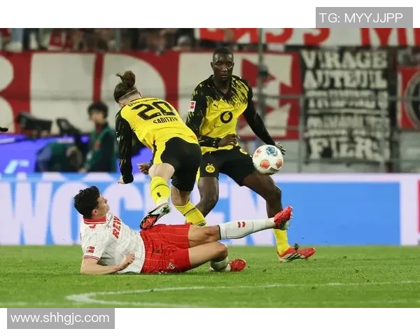 意甲激战：多特蒙德狂胜拜仁五球神奇扑救点燃全场激情