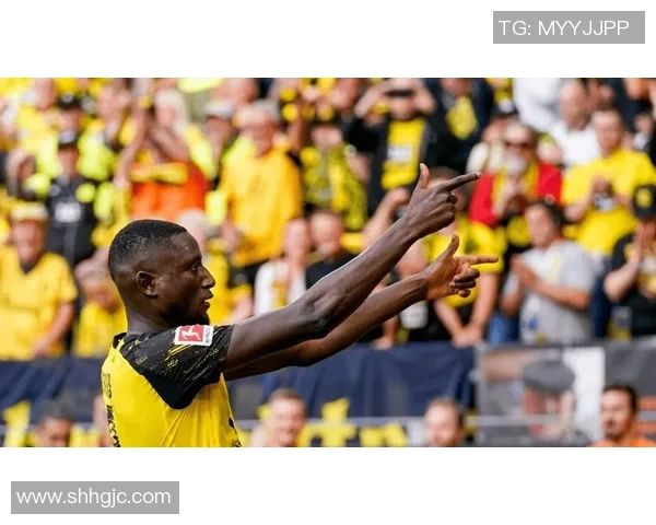 世界杯激战:多特蒙德小胜曼联红牌事件引发全场热议 世界杯激战:多特蒙德小胜曼联红牌事件引发全场热议