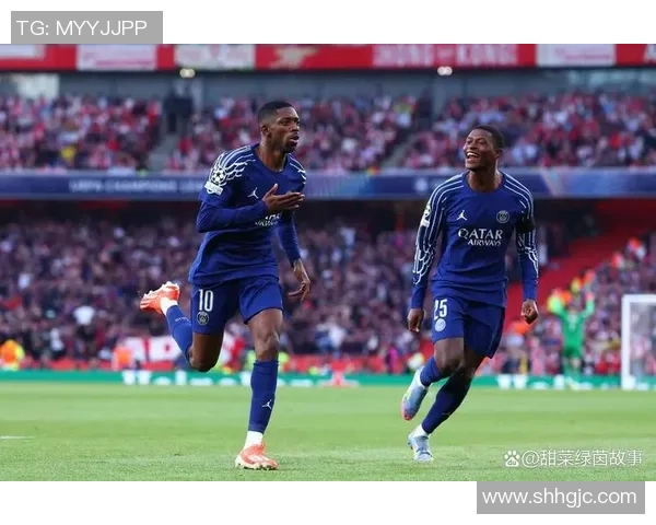 友谊赛精彩对决那不勒斯与巴黎圣日耳曼战成平局乌龙球成焦点