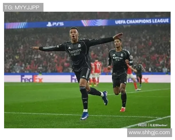 欧冠历史冷门AC米兰逆袭利物浦5比1乌龙球引爆全场激情